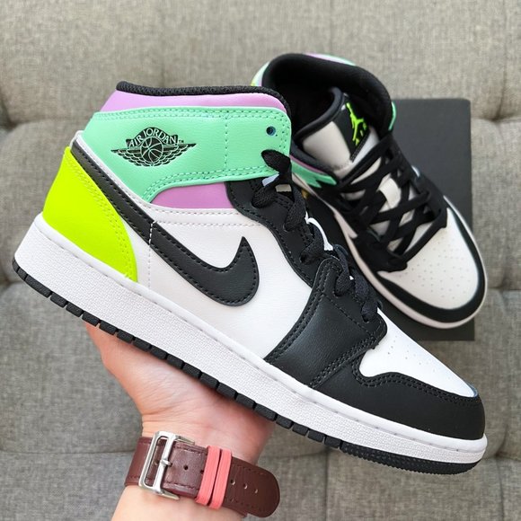 💚💛🤍 Nike Air Jordan 1 retro Mid - Picture 2 of 4